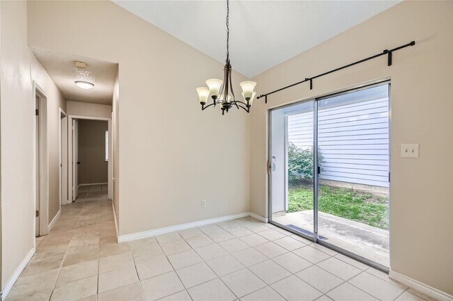 Building Photo - Cozy Single Story!!