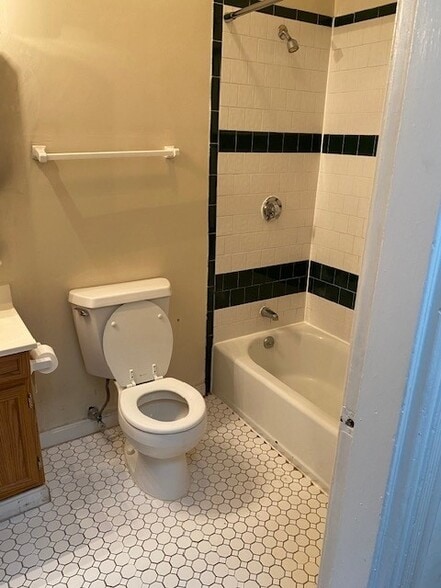 Building Photo - 43 Moreland St