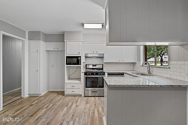 Building Photo - 321 Tallow Ln