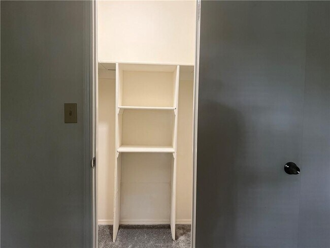 Building Photo - 1648 Raleigh Cir