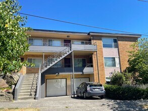 Building Photo - Wallingford 2-Bed Condo with Garage!