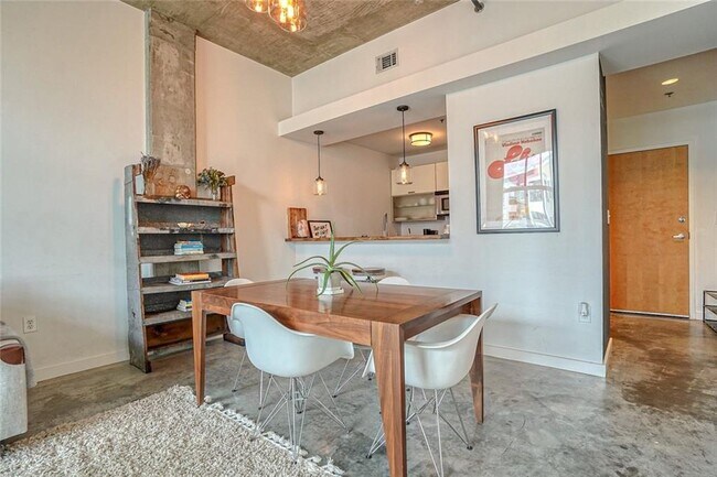 Building Photo - 245 N Highland Ave NE