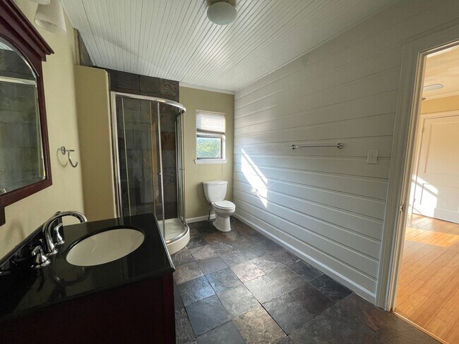 Building Photo - 7bed/6.5bath + 3 car garage and carport