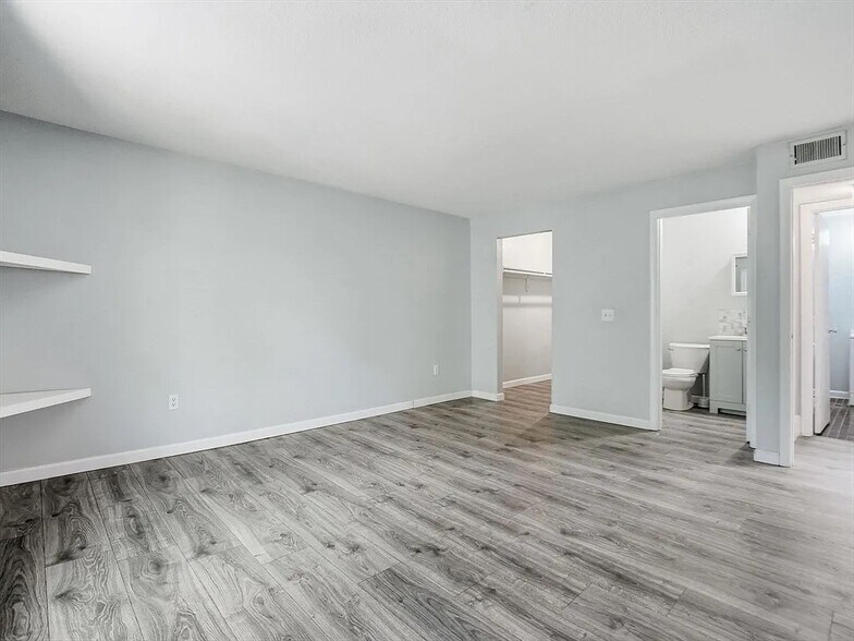 Building Photo - 15 Shadowbrook Ln