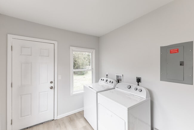 Building Photo - Decatur Property