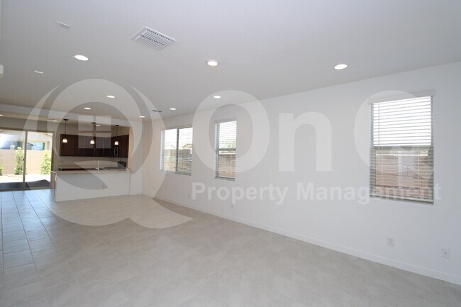 Building Photo - 9432 W Roma Ave