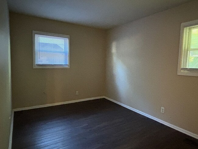 Building Photo - %50 OFF FIRST MONTH'S RENT! Spacious 3 bedroom home with large backyard deck!