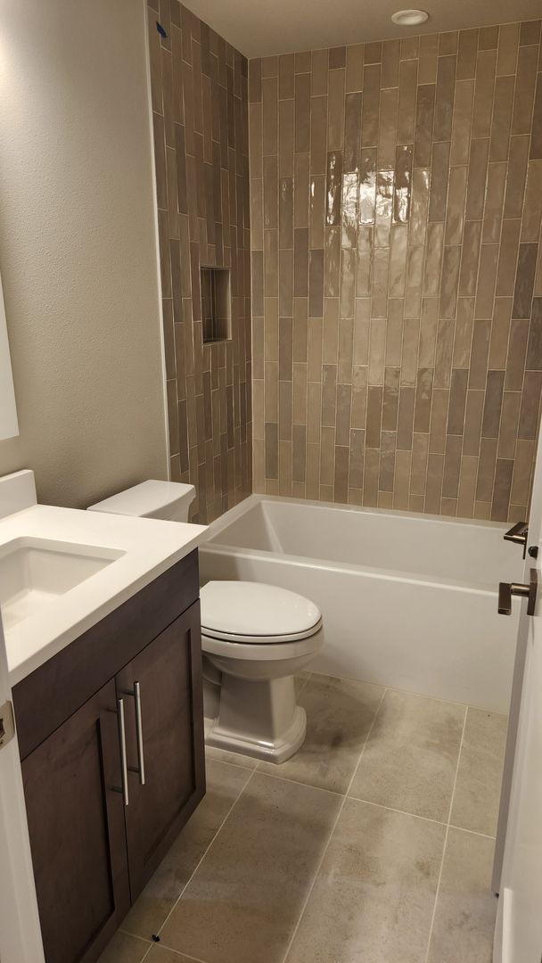 Building Photo - Luxury 3  Bedroom 2.5 Bath Townhome Located in Kirkland