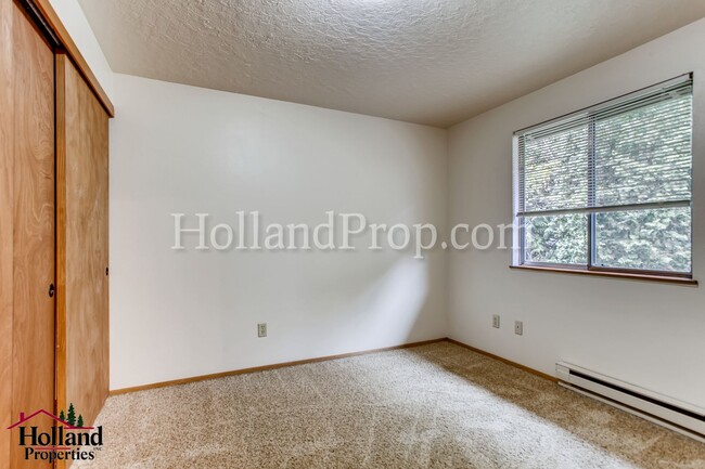 Building Photo - Beaverton-Hillsdale 6320-24 - Horstmann