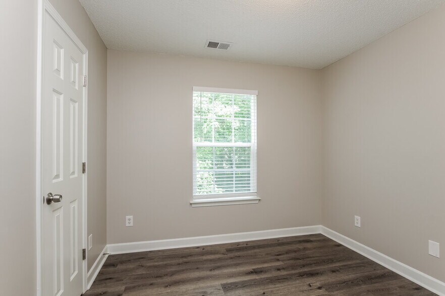 Building Photo - 1833 Cagney St