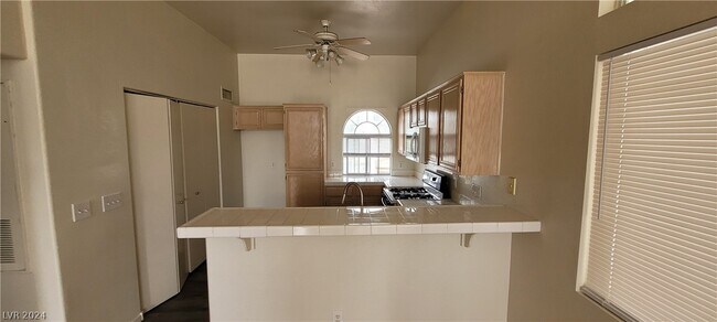 Building Photo - 3125 N Buffalo Dr
