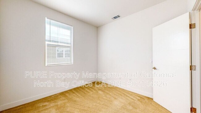 Building Photo - 221 Gambrel Cir