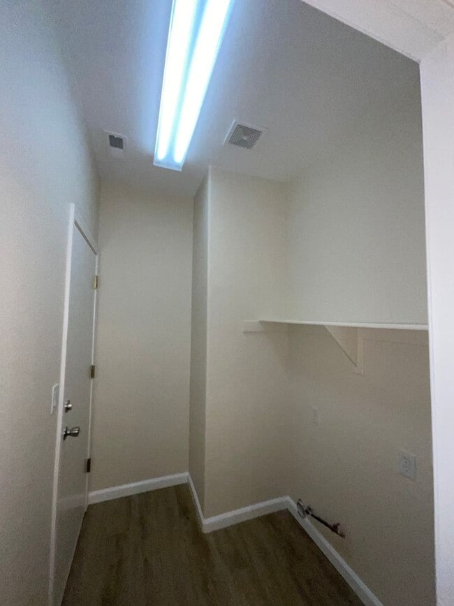 Building Photo - Adorable 3 bedroom with great location!