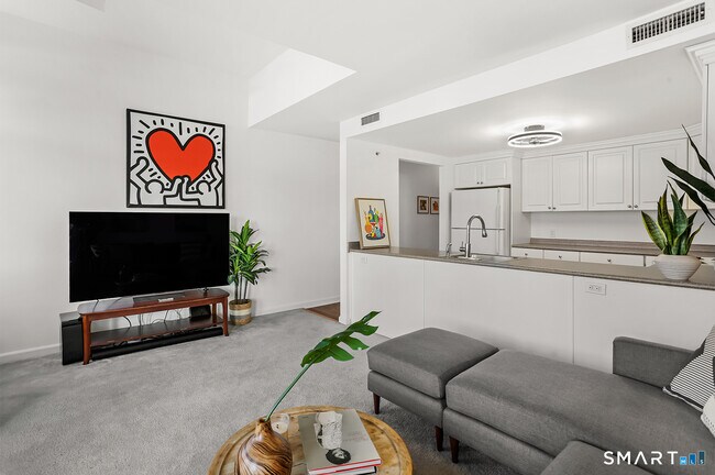 Building Photo - 3250 Fairfield Ave