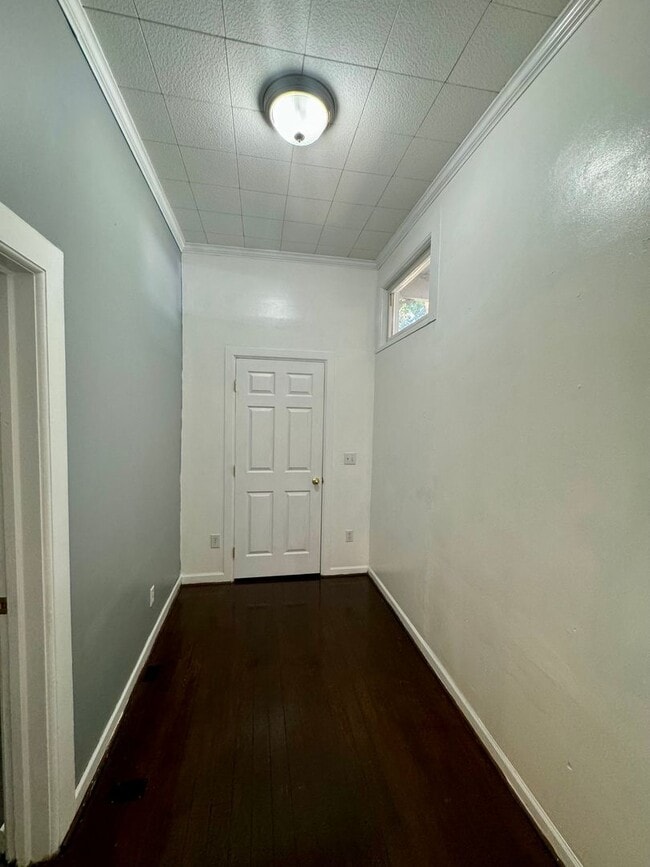 Building Photo - 605 N Ruby St