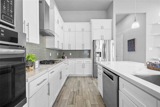 Building Photo - 8938 Intervale St