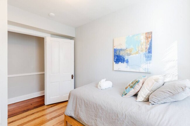 Building Photo - 1614 Mansfield St