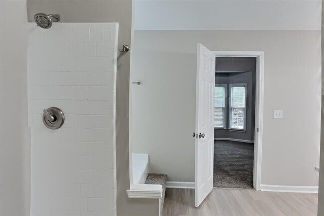 Building Photo - 2960 Binghampton Ln