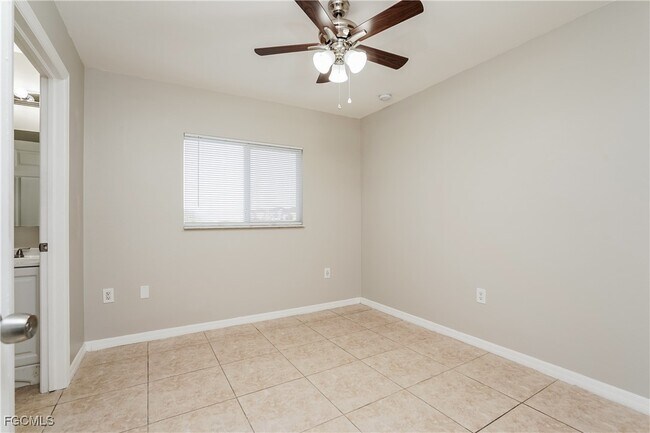 Building Photo - 3203 34th St SW