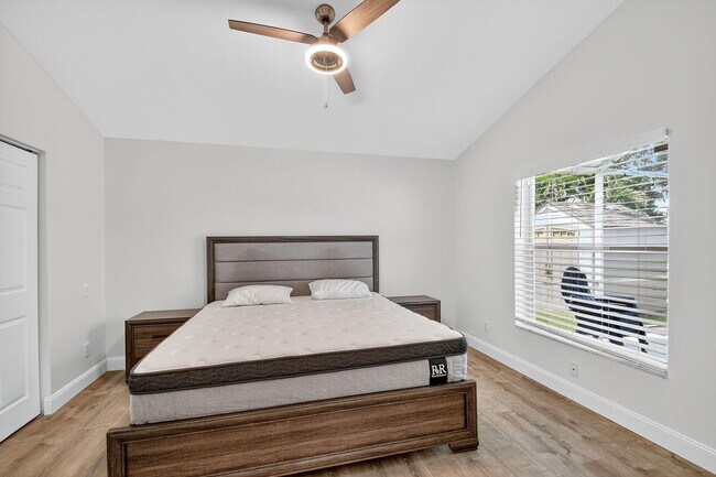 Building Photo - 1891 Oak Berry Cir