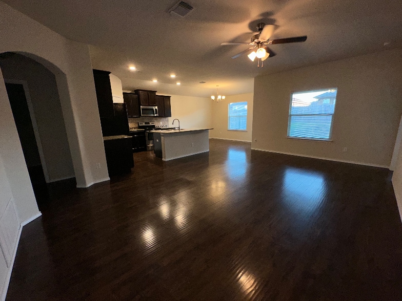 Building Photo - 2809 Skinner Dr