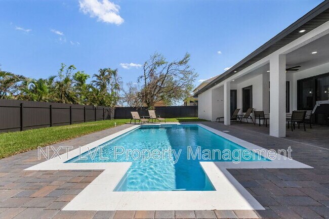 Building Photo - 1925 SW 3rd Terrace