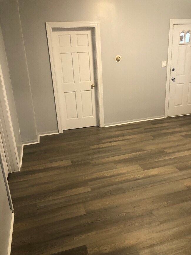 Building Photo - 482 Stella St