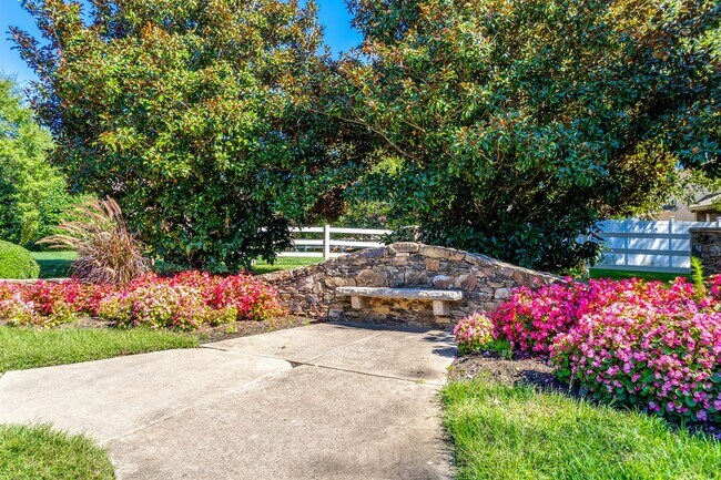Building Photo - Well maintained 3 bedroom 2 bath home with...