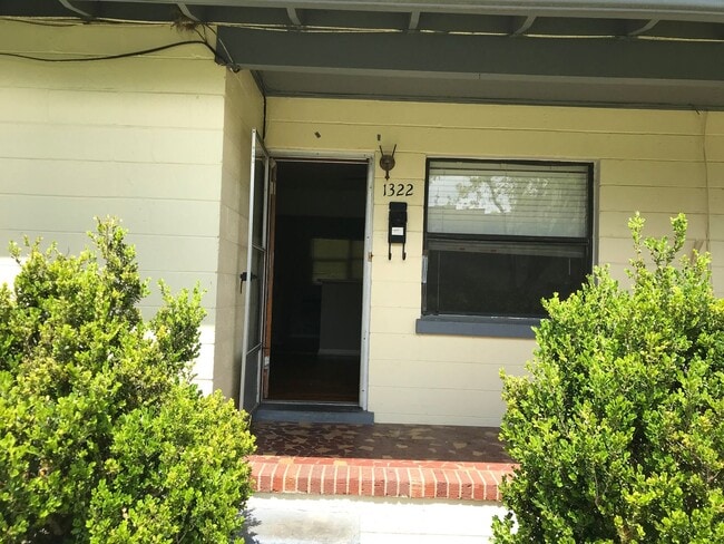 Building Photo - 2 Bedroom Duplex on Hancock Street - Available now!