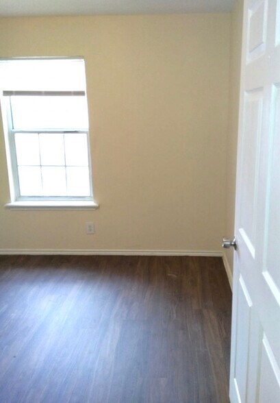 Building Photo - 7660 Oak Chase