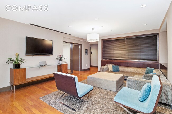 Building Photo - 225 E 34th St