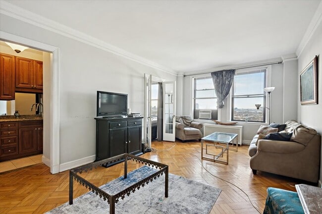 Building Photo - 2000 N Lincoln Park W