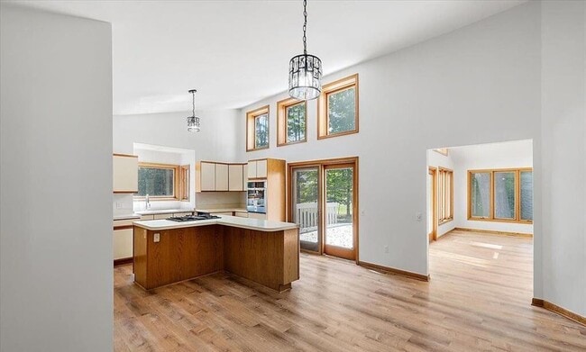 Building Photo - 28118 Forestbrook Dr