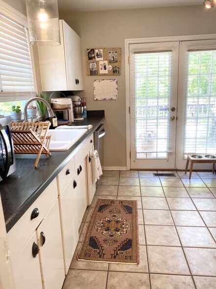 Building Photo - 1016 Edgewood Blvd