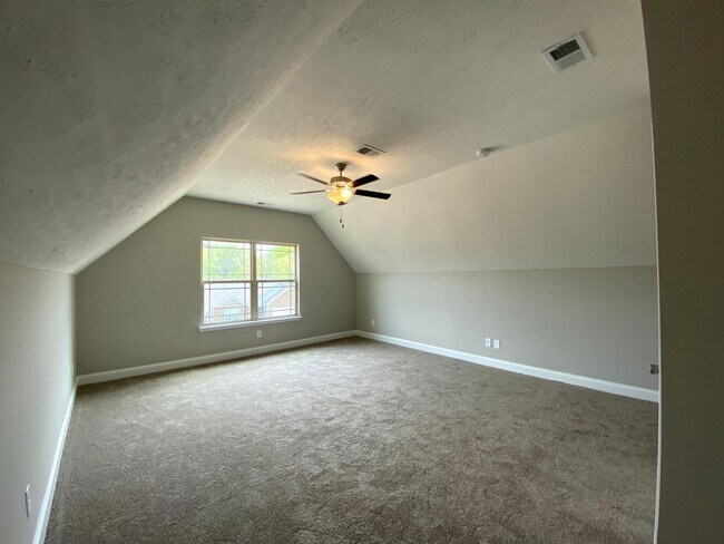Building Photo - Spacious & Modern Home for Rent - One Leve...