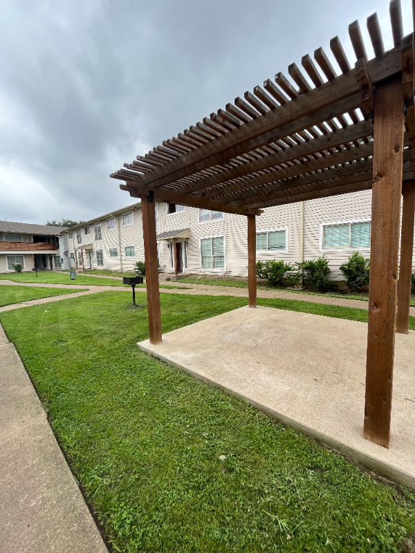 Building Photo - 2504 E Park Row Dr