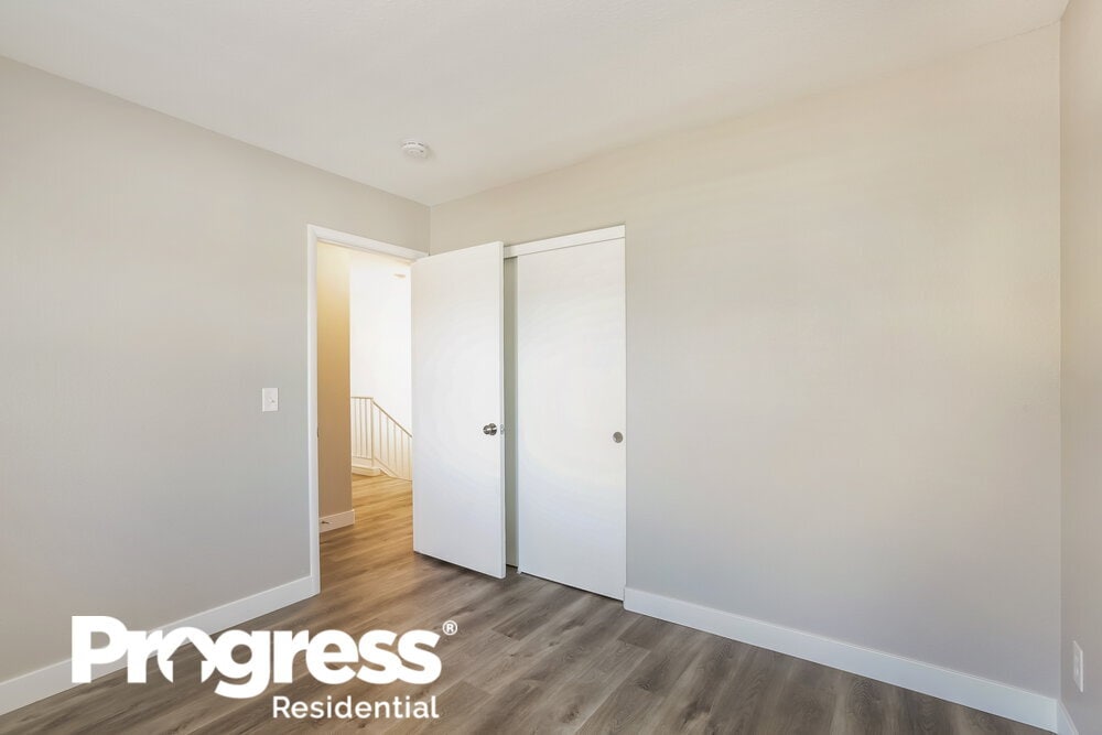 Building Photo - 800 Rock Springs Dr