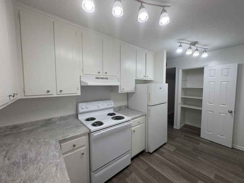 Building Photo - 1005 Hickory Hill Ln
