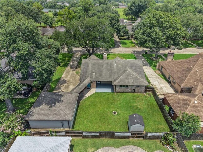 Building Photo - 3319 Meadowcreek Dr