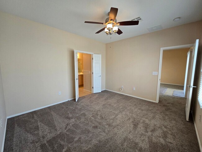 Building Photo - 3 BED / 2 BATH SINGLE STORY HOME IN SUN CI...