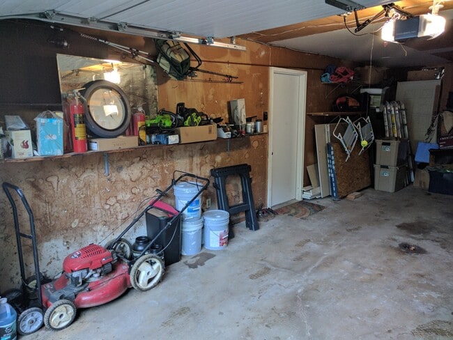 Building Photo - 90 Hickory Hill Rd