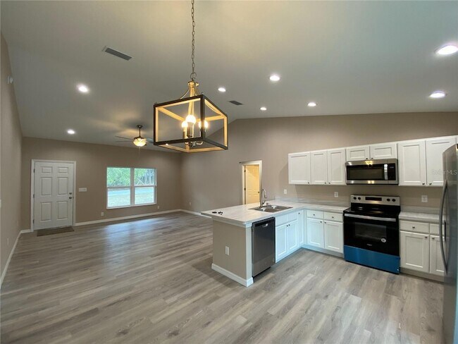 Building Photo - 6288 SW 151 Ln