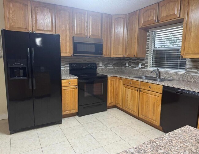 Building Photo - 10618 Eastview Dr