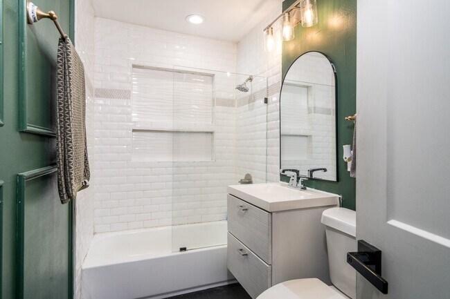 Building Photo - 810 Jerry St