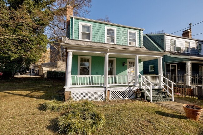 Building Photo - Great 4 Bedroom in 16th st Heights