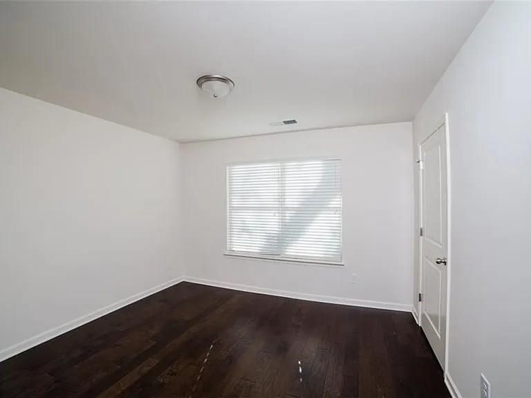 Building Photo - 5570 Lightheart Ct