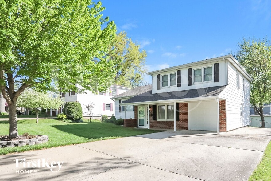 Building Photo - 8925 Grandview Dr