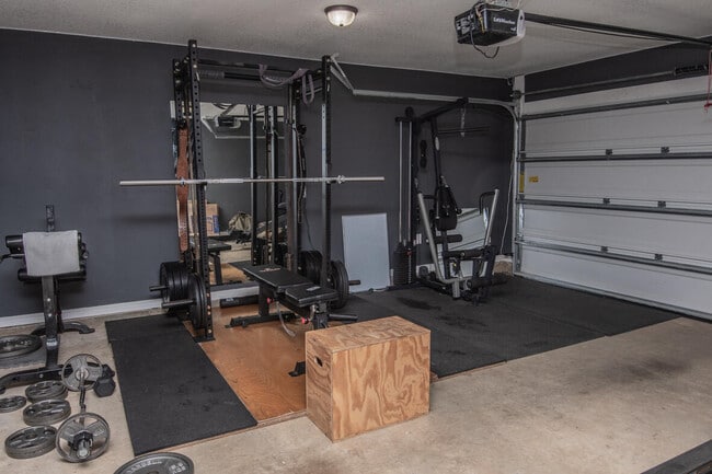 Building Photo - 489 Eisenhower Dr