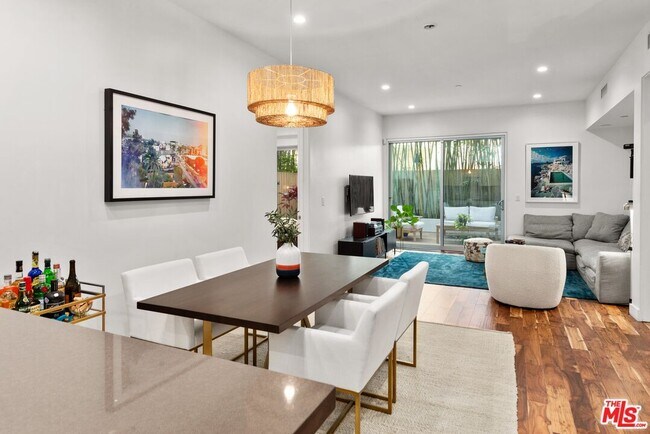 Building Photo - 855 Croft Ave