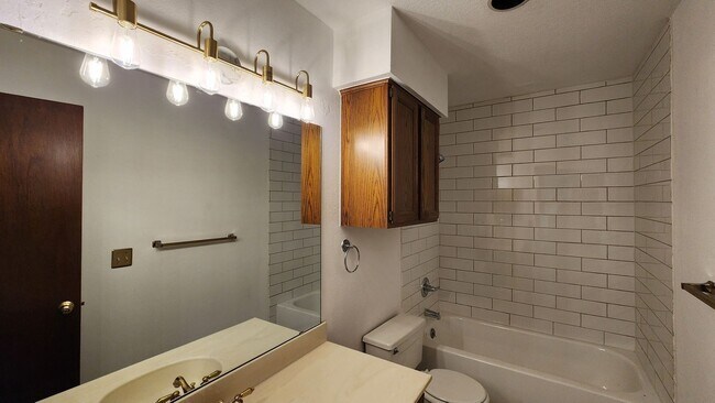 Building Photo - 2 Bed 2 bath apartment in OKC!